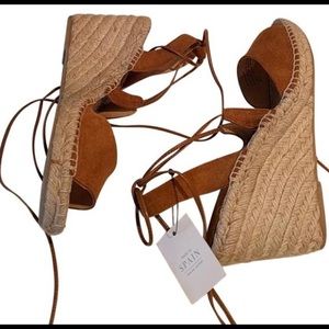 Romena Brown Art Amy Wedges